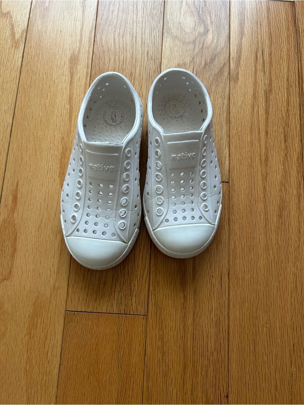 Kids Native Shoes. - Picture 2 of 3